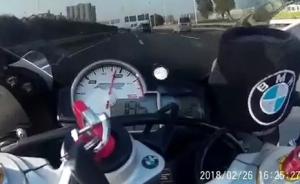 网曝“时速299公里”摩托车手被刑拘：没驾照，车辆系走私