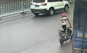 湖南18岁小伙无证驾驶无牌摩托车马路“杂耍”，被拘留5天