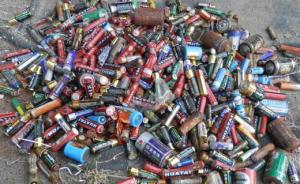 张文堂代表：废旧电池对环境危害大，应加大宣传多设回收点