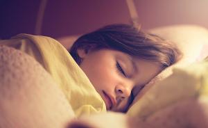 美国一项新研究指出：与灵长类亲戚比，人类睡得太少