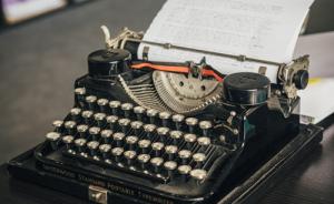 优美的机器：打字机里的旧时光