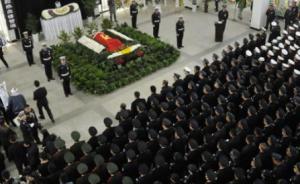 安徽36岁民警勘察现场被撞牺牲，遗体告别仪式千余人送行