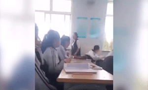 班主任當眾抽打女學生責問“要不要臉”