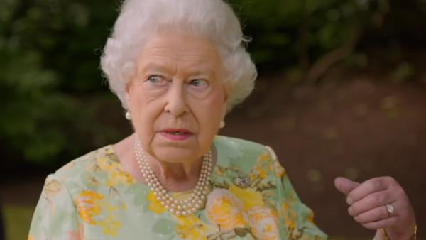 英女王调侃直升机噪音：美国总统来了