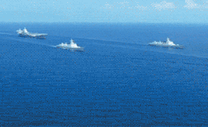 南海海上阅兵细节：全军均着作战服，“老兵”军舰罕见出现
