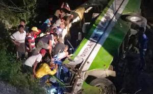 菲律宾巴士坠进峡谷致19死21伤，未知是否有中国人