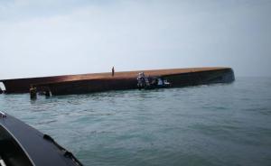 马来西亚水域一艘载18人的抽沙船翻覆，已致1死11失踪