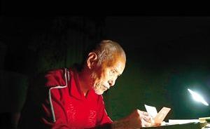 重庆八旬退休校长24年拾荒助学，35年退休金捐给贫困孩子