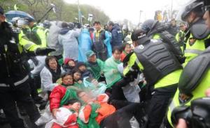 韩国数千警力强制疏散反萨德居民为基地动土开路，12人受伤