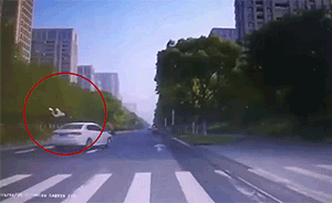 無錫：小學生過斑馬線，遭撞飛翻騰數圈