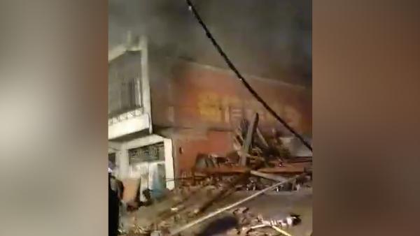 达州一民房大火中倒塌，一家6口死亡