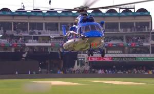 霸气！巴基斯坦用直升机吹干球场