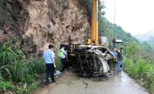 广西苍梧小货车侧翻坠河事故已确认8人死亡，还有1人失踪