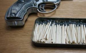 厦门男子150元网购玩具火柴枪，因非法买卖枪支罪获刑两年