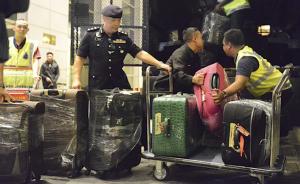 马来警方搜纳吉布公寓：5卡车搬2小时