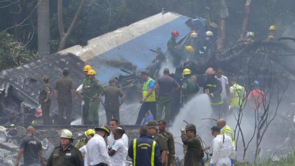 古巴客机坠毁现场：机龄38年3人幸存