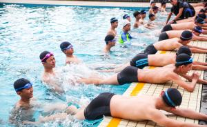 海南明确中小学生游泳考核标准：无辅助独立游25米才算达标