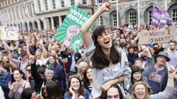 爱尔兰全民公投，35年堕胎禁令废除