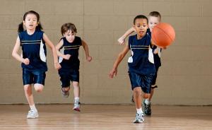 锻炼孩子社交能力，可能就打场篮球这么简单