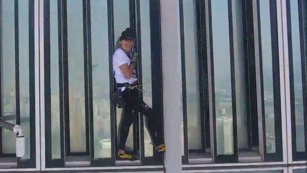 法国蜘蛛人爬首尔高楼，爬到75层被抓