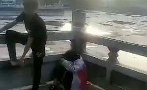 柳州警方通报两男子持锁头殴打女生：已抓获，其中1人被刑拘