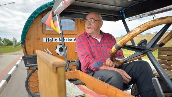 疯狂：德70岁球迷开拖拉机去看世界杯
