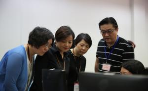 上海考生家长代表参观高考语文评卷点：公平规范很放心
