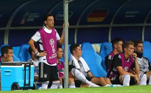 厄齐尔在场上像一只“死青蛙”？德国足球竟然看脸找替罪羊