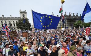 英国脱欧公投两周年，上万民众游行呼吁对脱欧协议最终公投