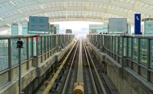 北京地铁机场线外部彩钢板被吹入运营正线，致线路短暂停运