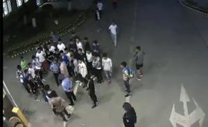 云南一师范保安拦住未带证学生进校，班主任带20余人群殴