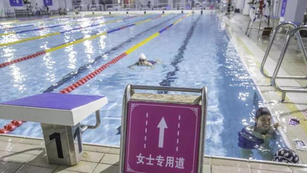 广州泳场设女性泳道，男士误入将被劝离