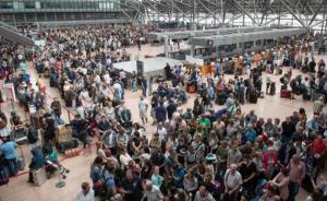 德国汉堡机场疑因电路短路突发大面积停电，致机场完全瘫痪
