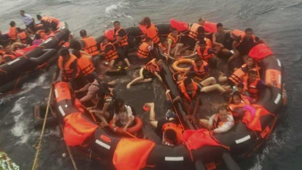 普吉岛三船倾覆，多数中国游客获救