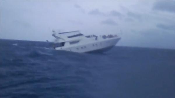 普吉游船倾覆画面曝光，仍有33人失踪
