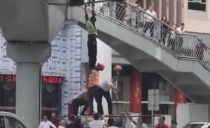 脚手架垮塌工人悬挂半空，警民协力救人