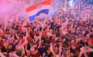 首次晋级决赛，克罗地亚球迷街头狂欢