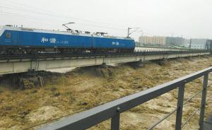 洪水围攻涪江铁路桥，两列4千吨重车压梁6小时抗洪峰保大桥