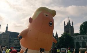 伦敦放飞“特朗普充气宝宝”气球表示抗议：用他听得懂的语言