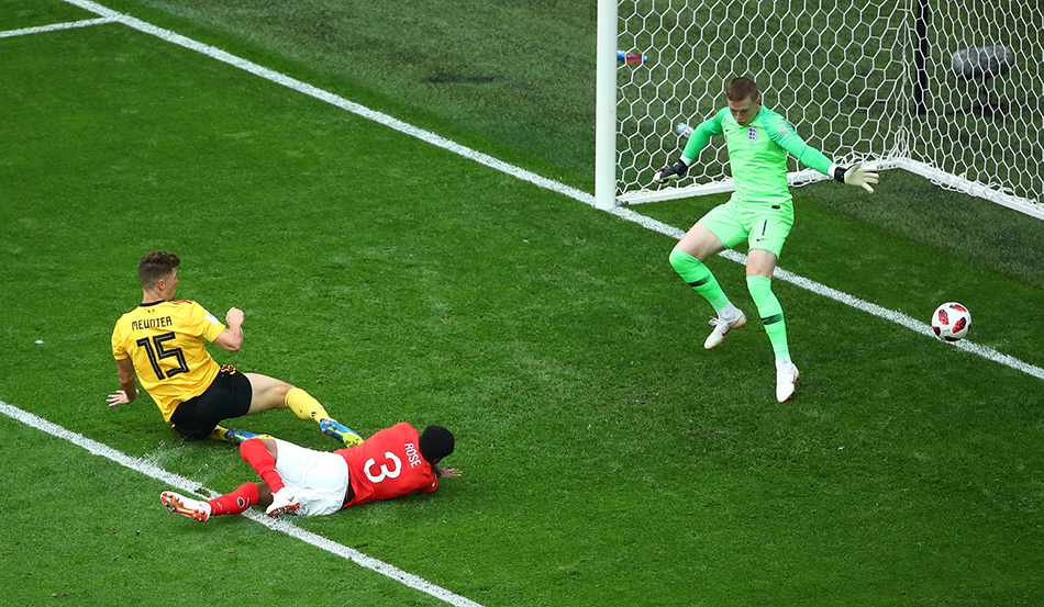 本次世界杯，两队同分在G组，当时比利时1-0小胜英格兰。图为穆尼耶进球瞬间