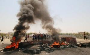 冲击机场、焚烧地方政府大楼，伊拉克南部爆发大规模骚乱