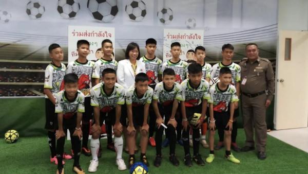泰国足球少年出院，讲述被救经历