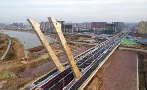 郑州亿元大桥未验收就通车：超限车辆随便开，已大面积破损