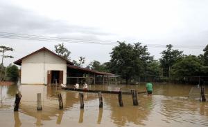 解放军医疗队紧急驰援老挝灾区，系最早抵达的国际救援队