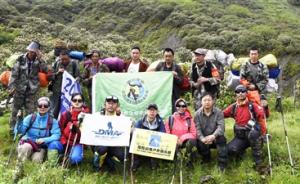 四川九顶山的巡山者：登山队员和村民合力反盗猎23年