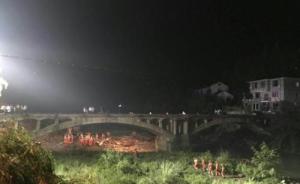 浙江桐庐廊桥桥顶坍塌现场确认已无被压人员，搜救仍在继续