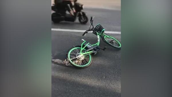 西安：享骑电单车车座断裂，市民频摔伤