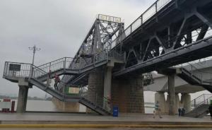 哈尔滨网红桥遭蹂躏：狗粪垃圾遍地，还有诅咒“活该撞死”