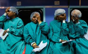 印度“生命线特快”列车：27年救治120万穷人