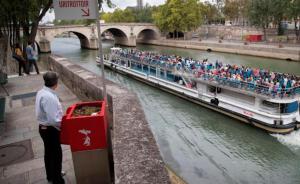 巴黎街头露天环保便池，但民众不买账